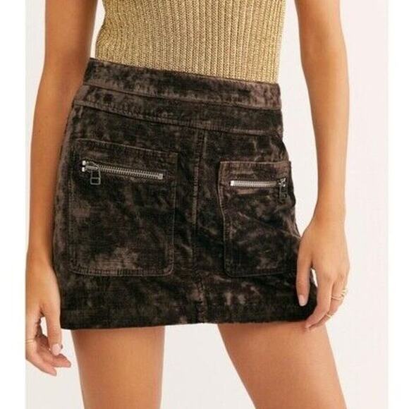 Free People Women Dust To Dust Velvet Velour Front Zip Pockets Mini Skirt Size 0 - Picture 1 of 10